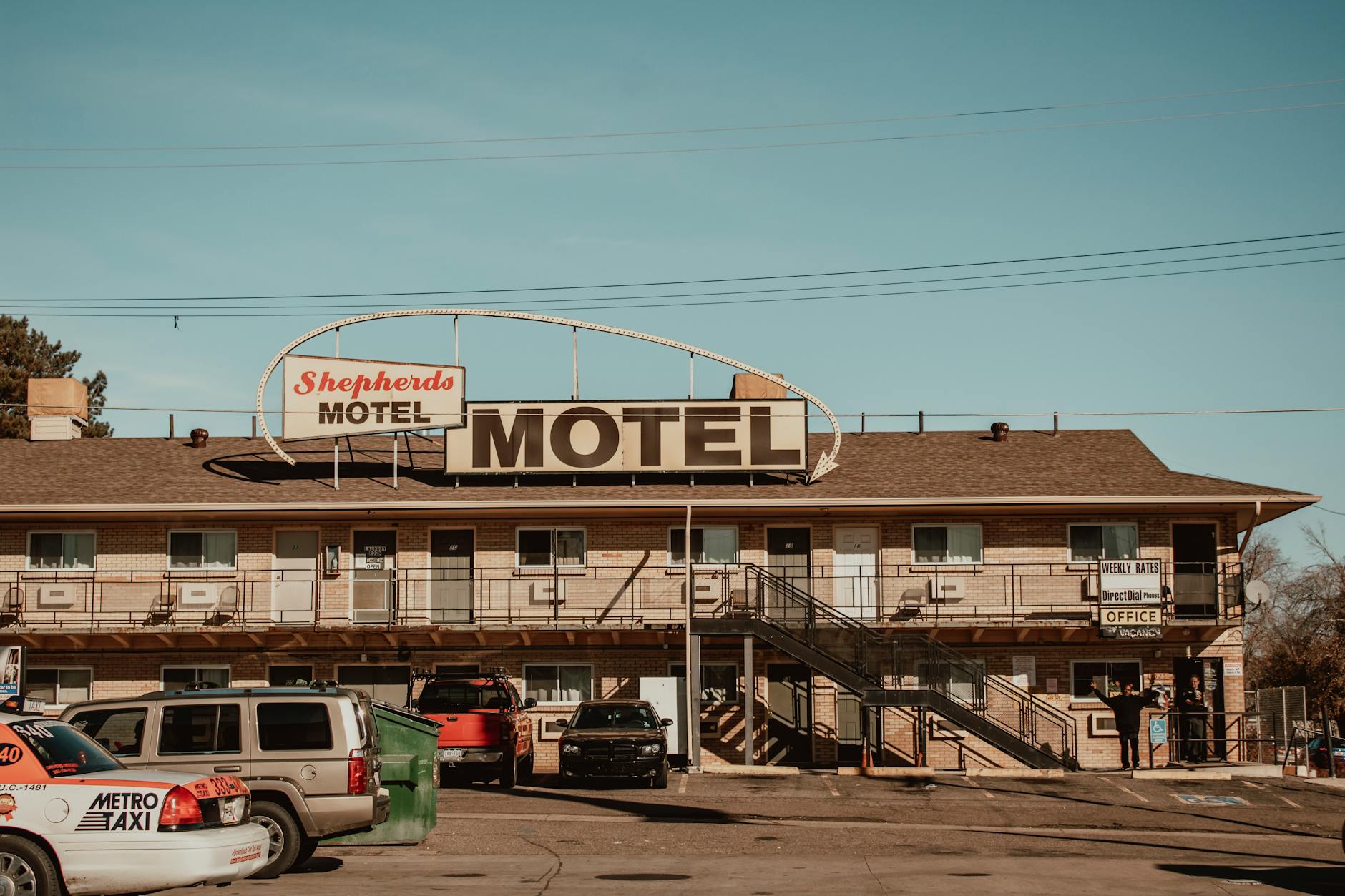 a motel under a blue sky